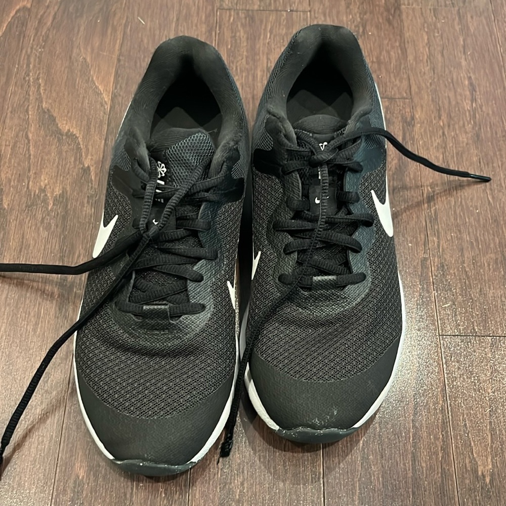 Kids Nike Running Shoes, Size 6Y